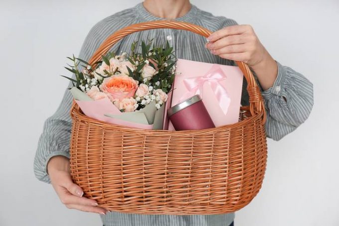 6 Thoughtful Best Friend Gift Basket Ideas Divine Magazine 6-thoughtful-best-friend-gift-basket-ideas-divine-magazine